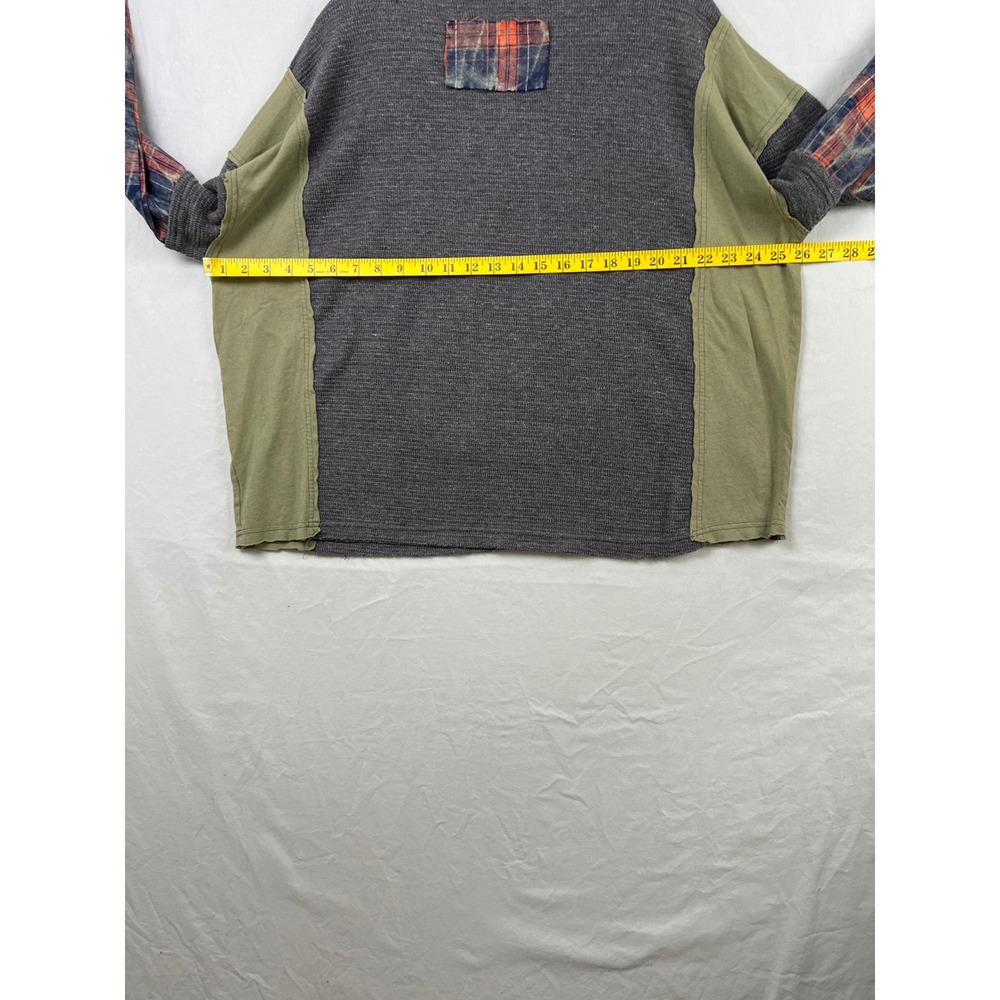 Oli & Hali Mixed Media Top Women Medium Gray Green Plaid Peace Sign Boho Grunge - Picture 7 of 9
